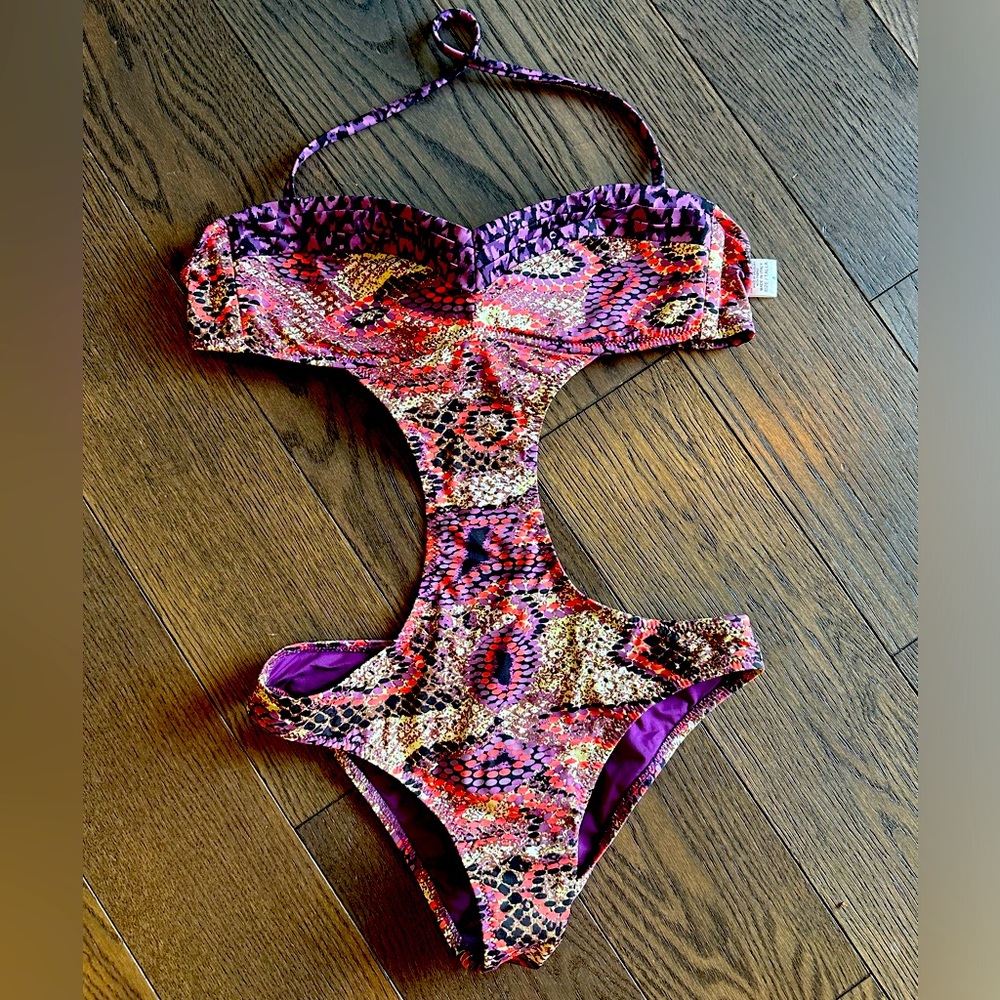 Zingara Ladies Onepiece cut out